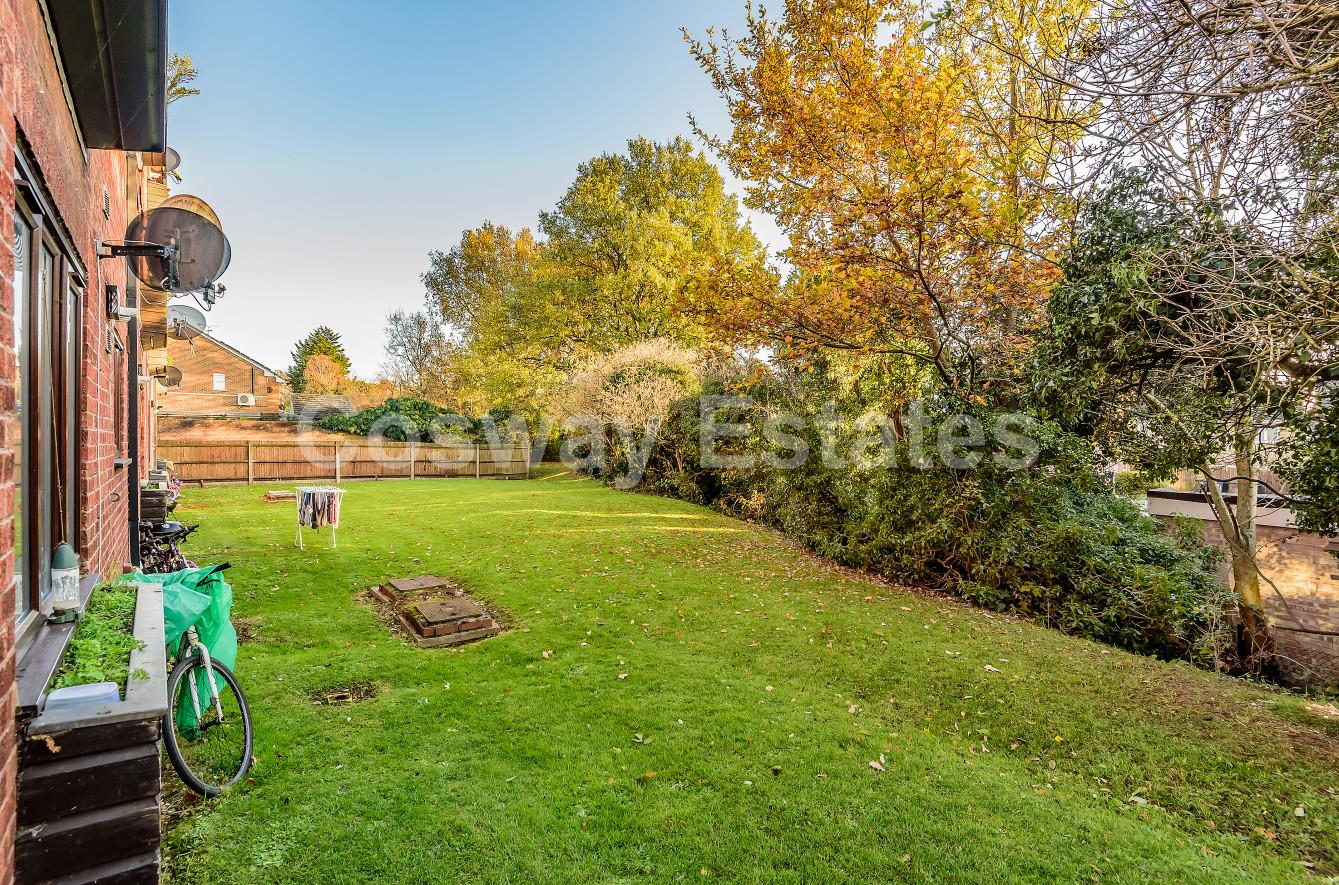 Rowlands Close, Mill Hill